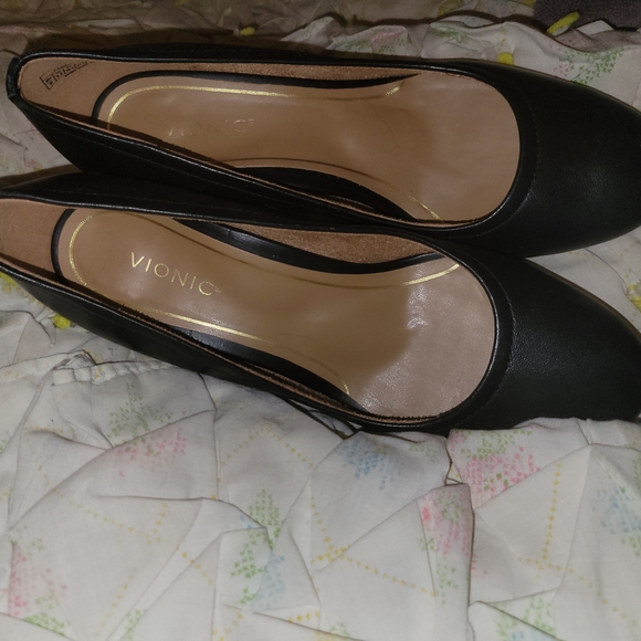 Vionic Women's Elegant Black LEATHER Pumps Size 8 NWOT - Picture 3 of 11